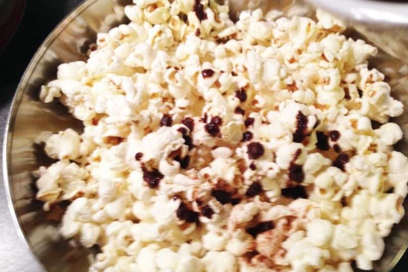 Popcorn med kanel och socker – kanelbullepopcorn