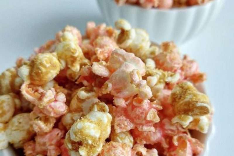 Rosa popcorn med smak av strawberry cheesecake